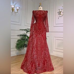 Selling this beautifully lined dress! Fits like a US size 4 and is whine red